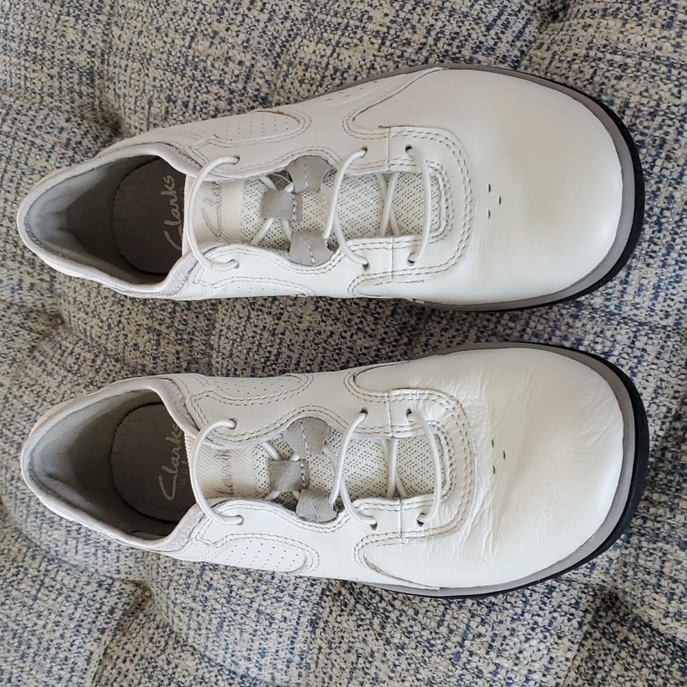 Clarks Privo slip on tennis shoes
